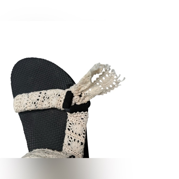 Arizona Love Women’s Cream Lace Trekky Sandals - Size 38 - Picture 6 of 12